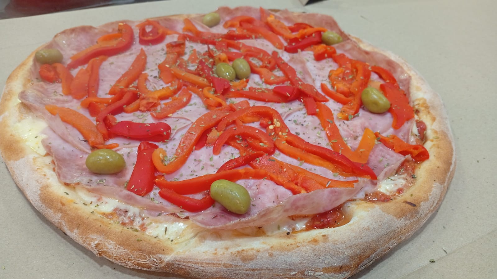 Pizza Jamón y Morrón